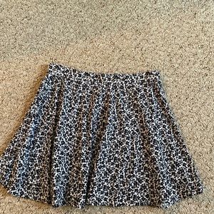 Aeropostale black and white floral skirt